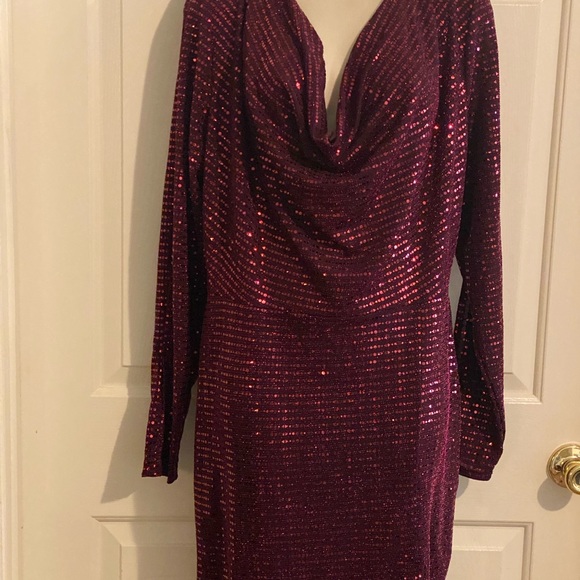 BURGUNDY METALLIC SEQUINS DRESS - SIZE 1X - Picture 9 of 9